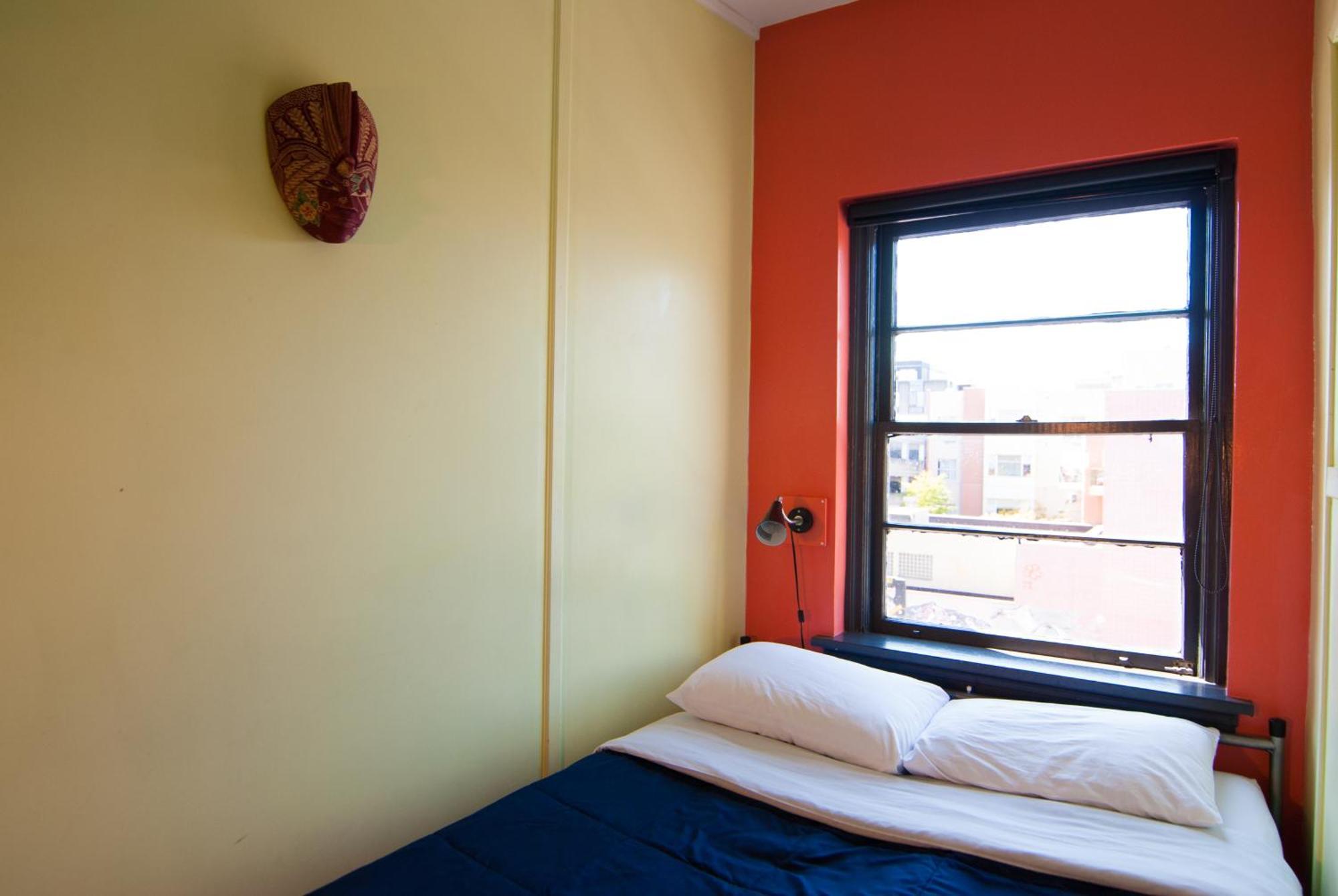 Ocean Island Inn | Backpackers | Suites Victoria Room photo